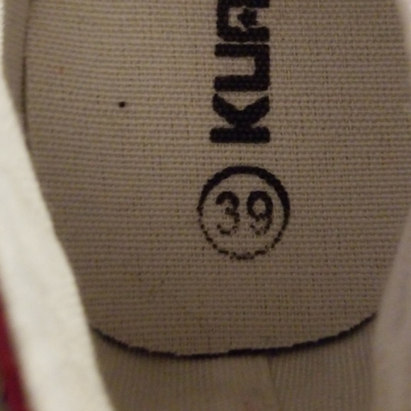 Tennis shoes in the "converse" style. - Picture 5 of 7